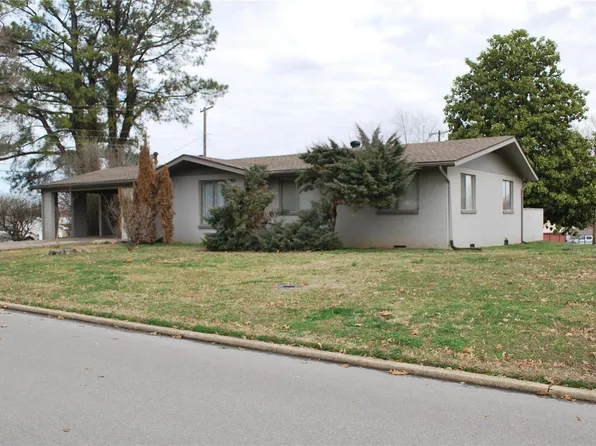 703 Trotter Ln, Dexter, MO 63841