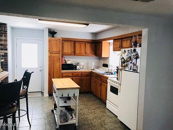 4th image of 1225 Oliver St
