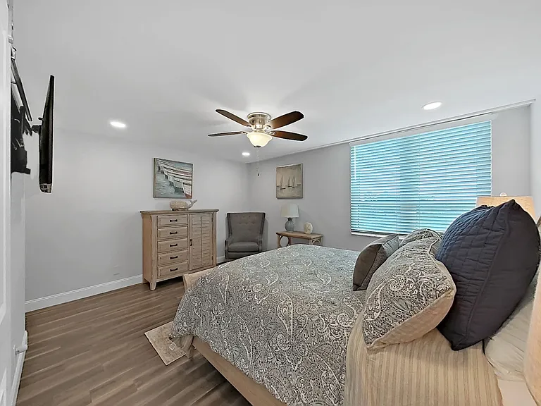 2620 Cove Cay Dr #403 — Photo 28