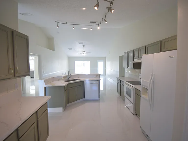 2198 SW Cameo Blvd — Photo 7