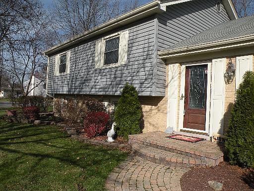 2nd image of 1035 Knoll Dr