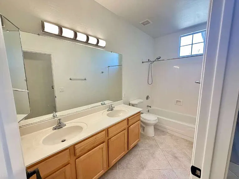 885 W Aloe Pl — Photo 15