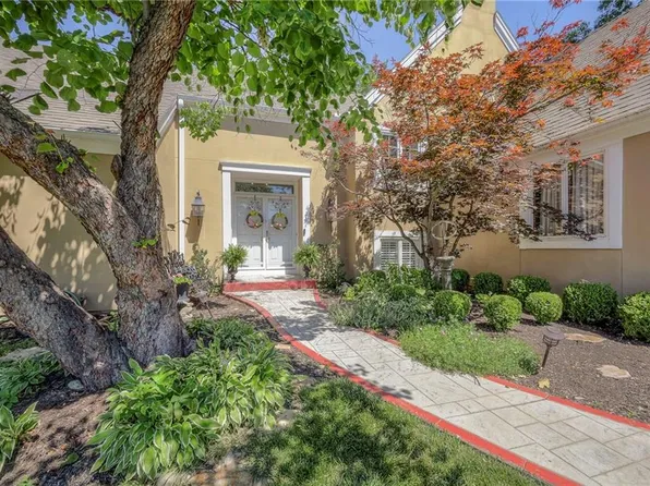 11305 Fontana St, Leawood, KS 66211