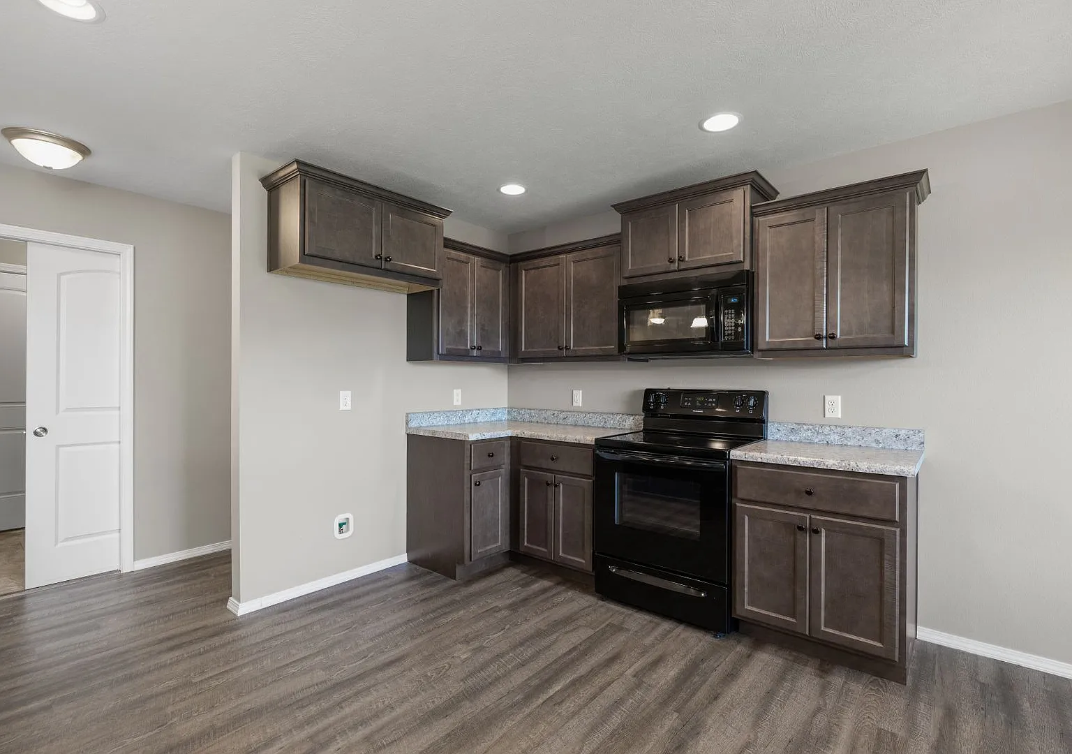 4 Bedroom Home in Springfield, Missouri — Photo 4