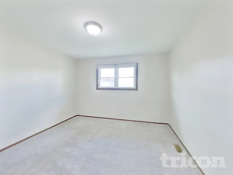 16646 Paxton Ave — Photo 12