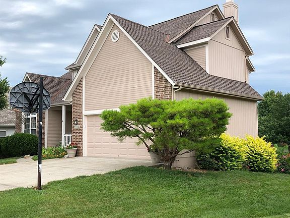 3rd image of 1524 SW Cross Creek Pl