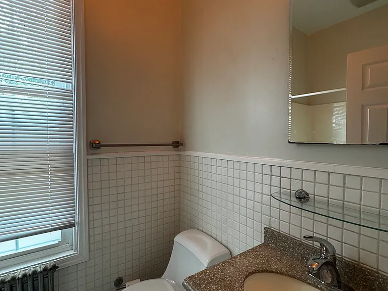 Laurel St — Photo 9