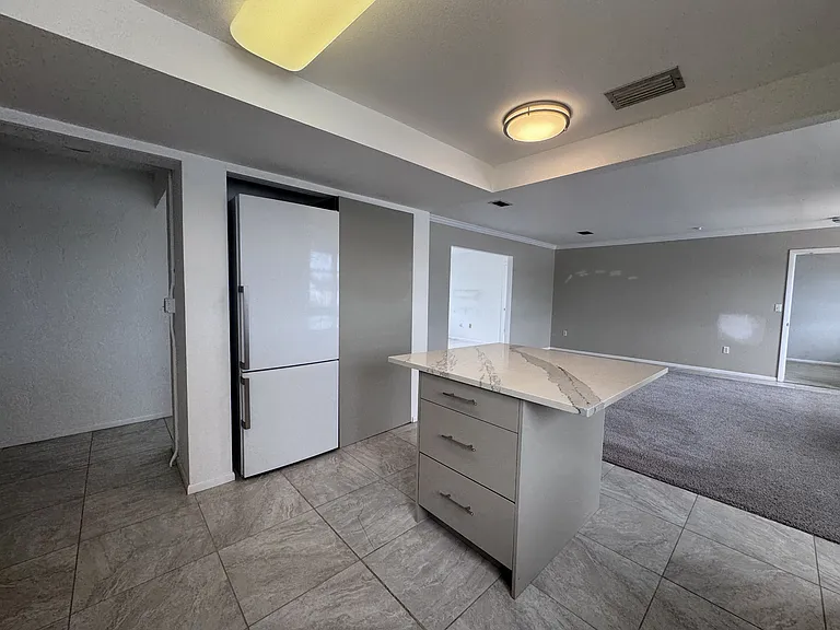 306 Parkside Dr — Photo 13
