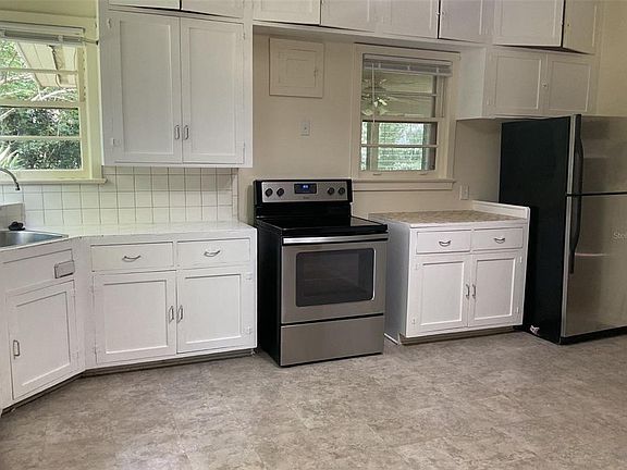 4th image of 2721 SW 3rd Pl