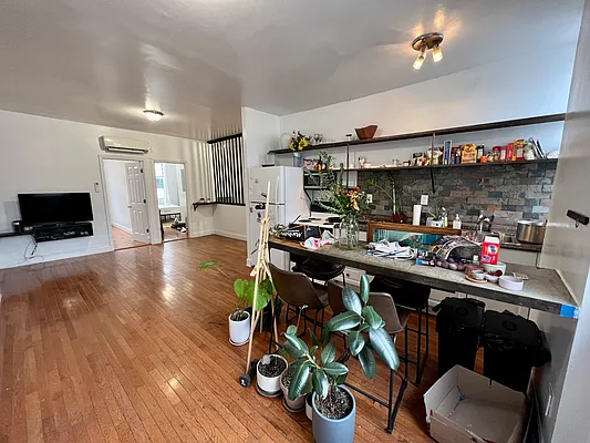 Rented by Highline Residential | media 18