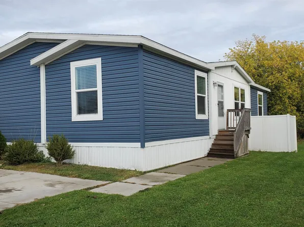 1024 Pebble Creek Dr, Mount Pleasant, MI 48858