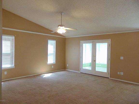 4th image of 9638 Villiers Dr N