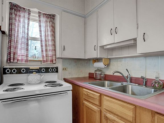 5th image of 410 S 8th Street