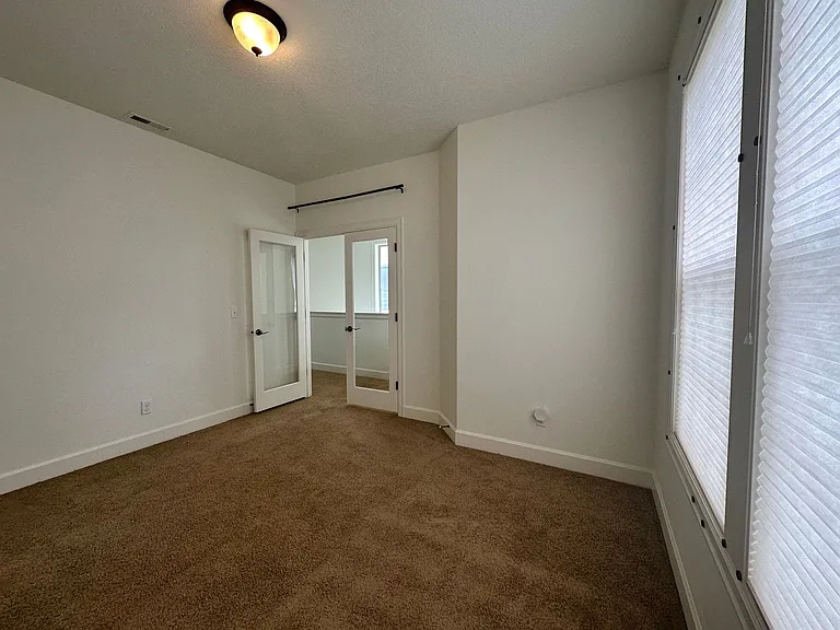 728 SE Bayshore Cir — Photo 9