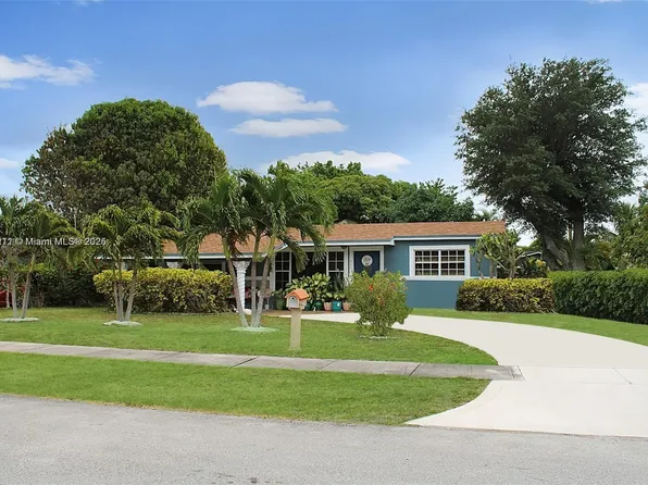 800 NW 176th Ter, Miami Gardens, FL 33169