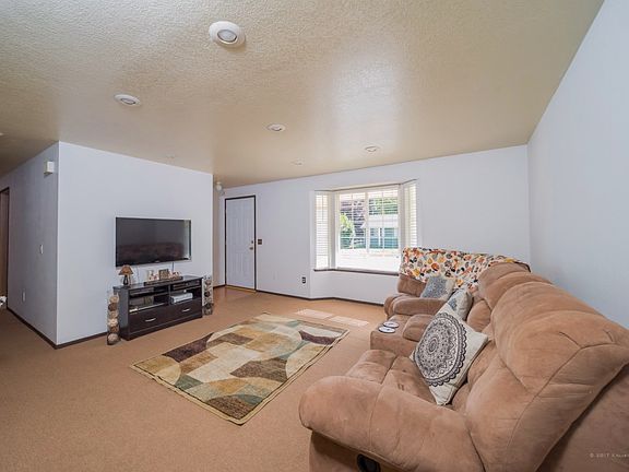 3rd image of 205 W Pilchuck St