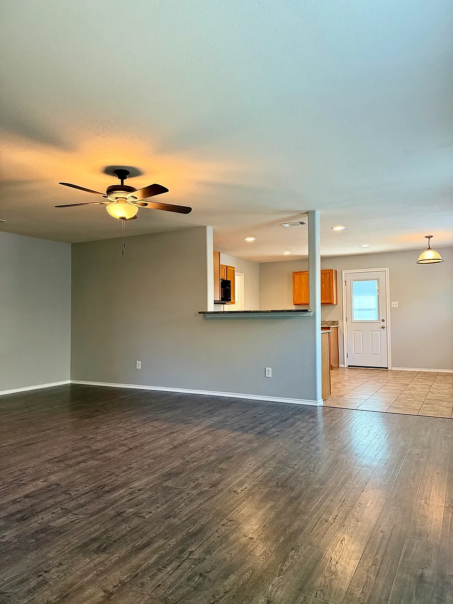Building Photo - 1212 Amazon Dr