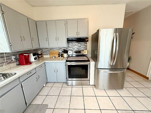 3rd image of 565 Saint Simon St