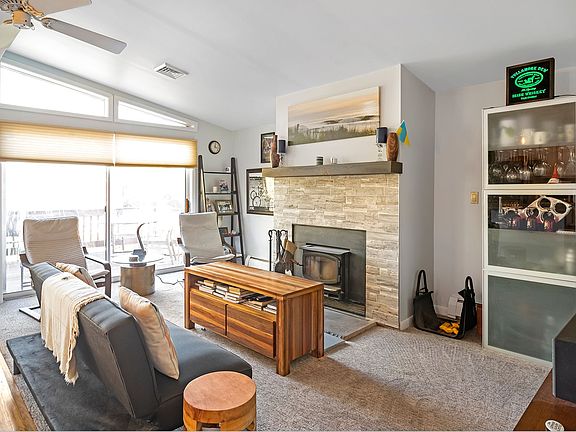 3rd image of 122 N Greenwich St