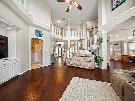 3rd image of 5923 Dillon Creek Ln