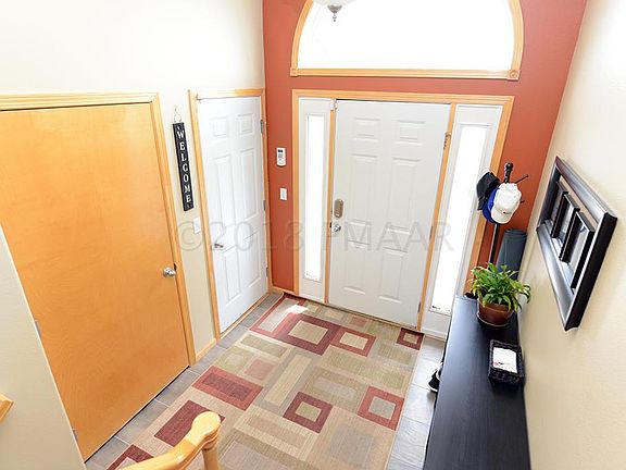 5th image of 1584 18th Ave E
