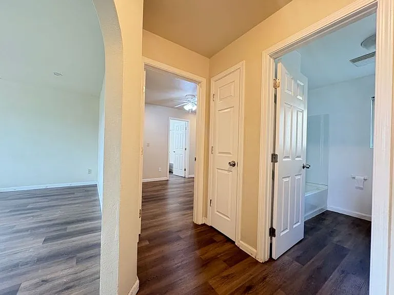 1003 Victoria Ave — Photo 14