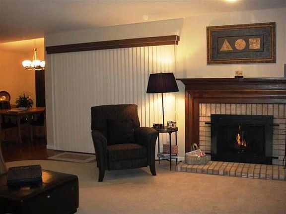 COZY FIREPLACE & SGD TO D