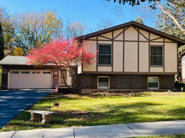 900 W Vista Dr, Algonquin, IL 60102