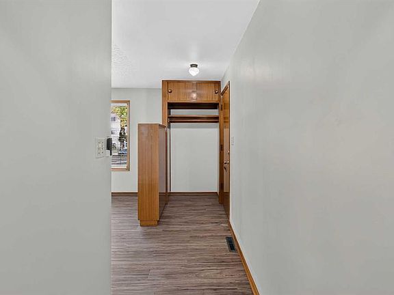 3rd image of 5205 W 56th St