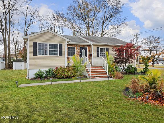 4th image of 58 Richardson Ave