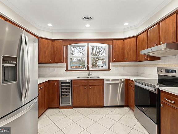 4th image of 8004 Clearfield Rd