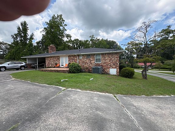 2nd image of 2079 Pinebrook St