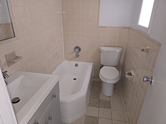 4th image of 483 Van Cortlandt Park Ave #2
