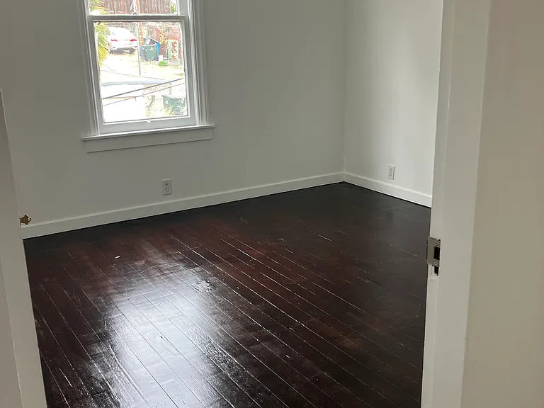 516 Napa St — Photo 7