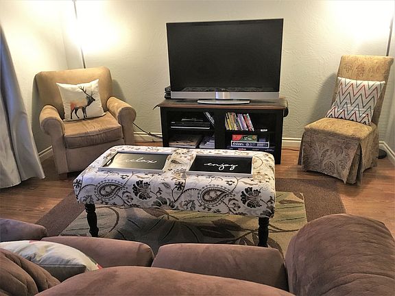 "Clean, quiet & comfortable home," wrote Kristin P.