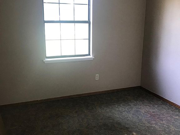 4th image of 810 N Beardsley Ave