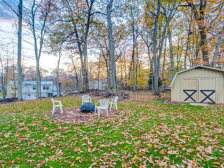 1524 Robin Ln — Photo 27