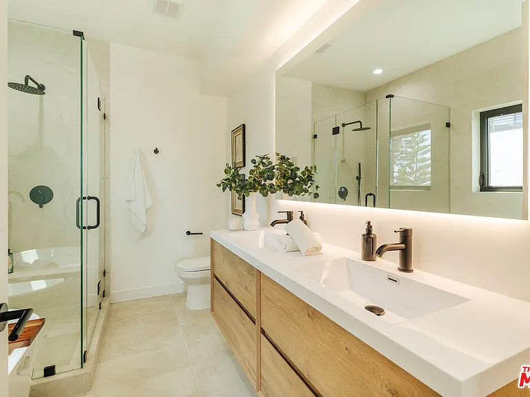 1343 S Ogden Dr #1/2 — Photo 17