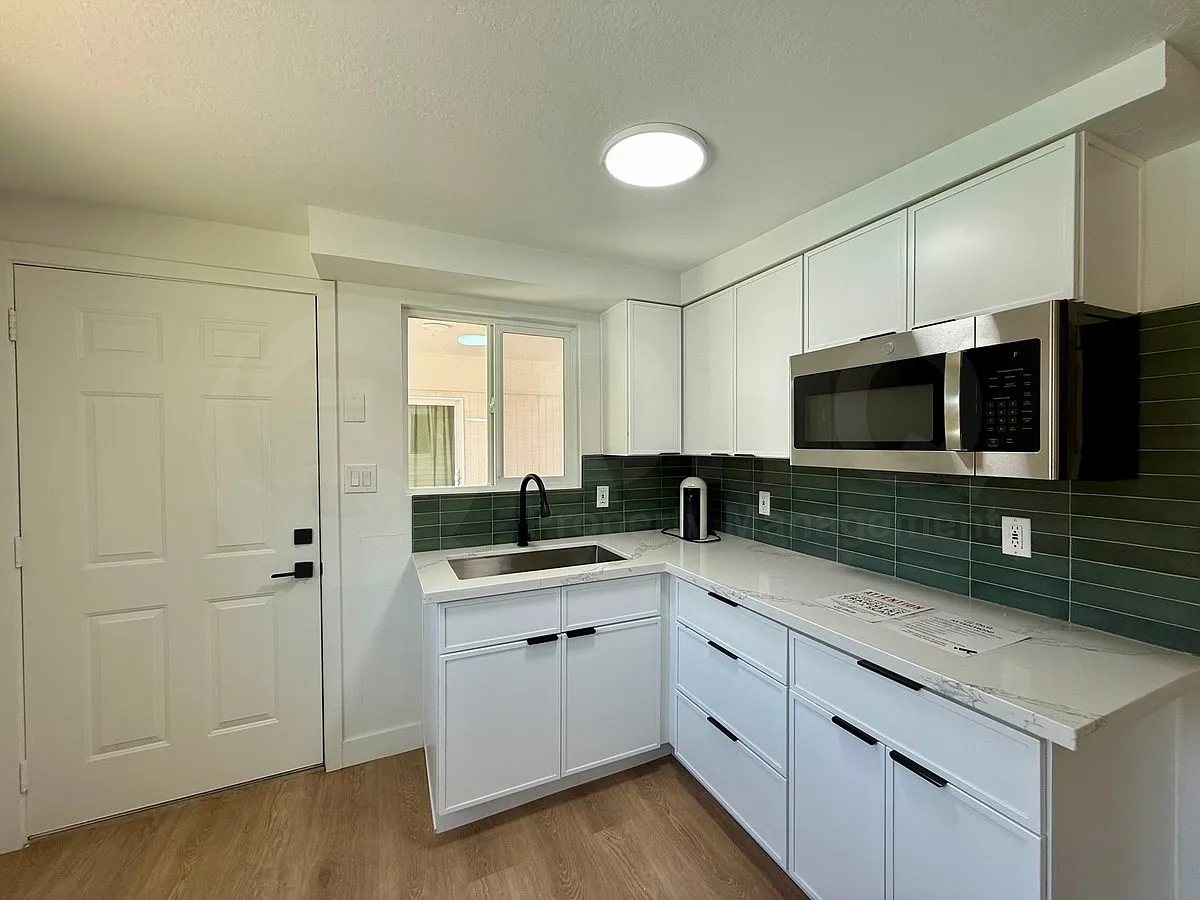 Studio, 1.0 bath, 400 sqft, $1,095 — Photo 2