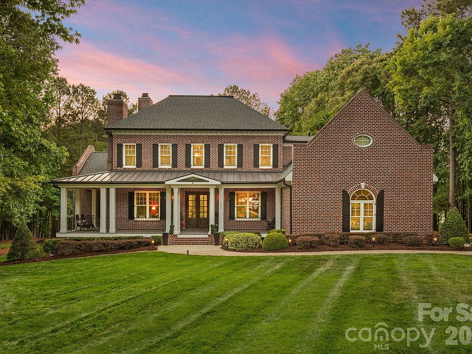 1st image of 121 Willow Bend Ct