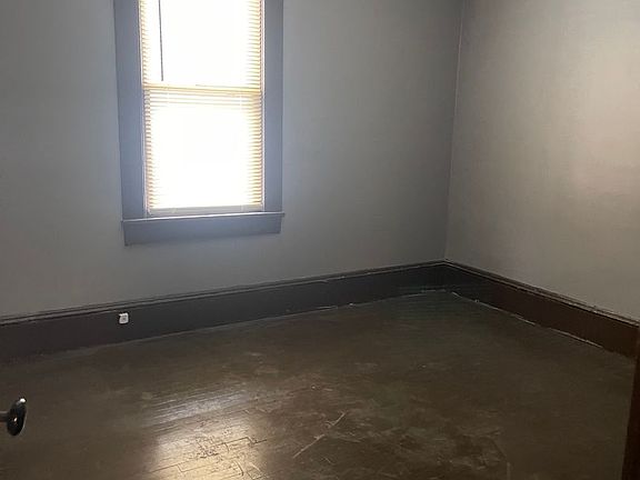 4th image of 6930 Polonia Ave #1