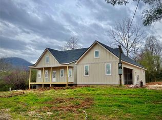 29 Banner Cottages Ln, Mills River, NC 28759
