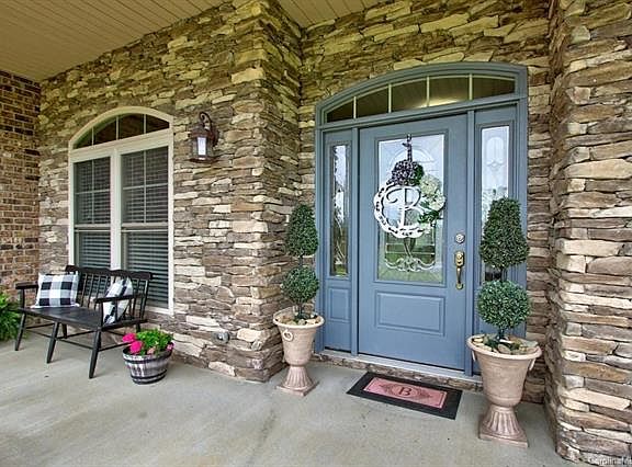 4th image of 1061 Lizzie Ln