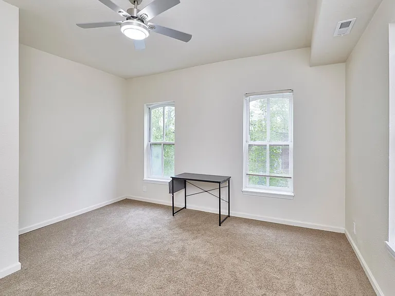 1421 N Park Pl — Photo 34