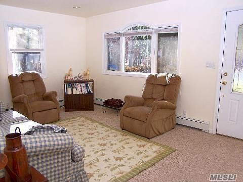 5th image of 159 Bellport Ave