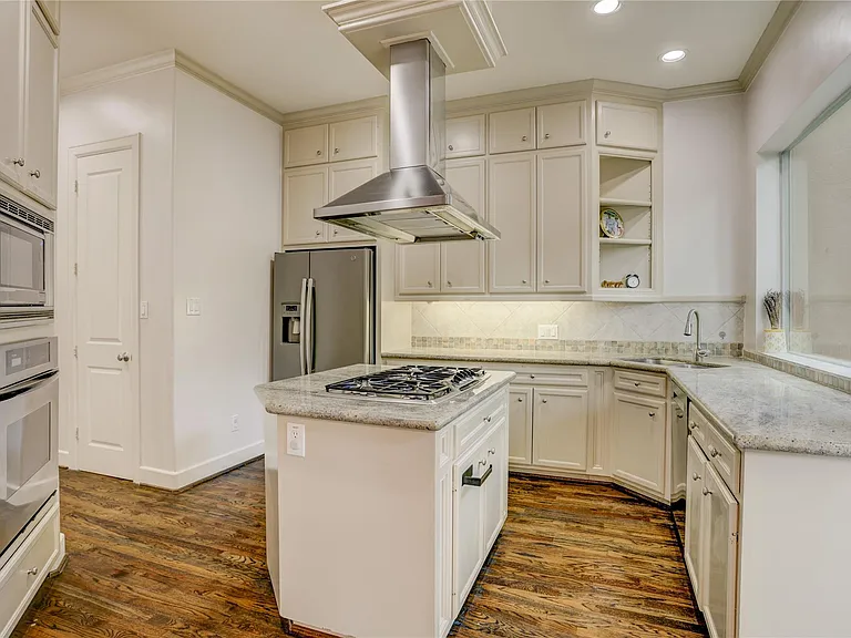 4262 Childress St #B — Photo 11