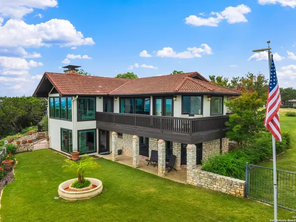 327 loma vista, Kerrville, TX 78028