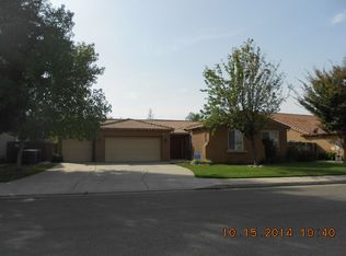 2926 Robinwood Ave, Clovis, CA 93611