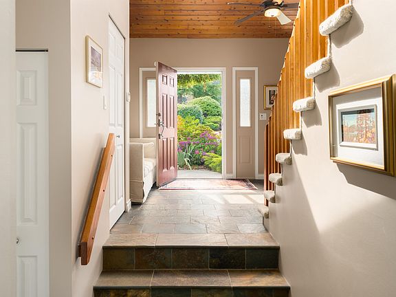 3rd image of 11769 Summit Cres