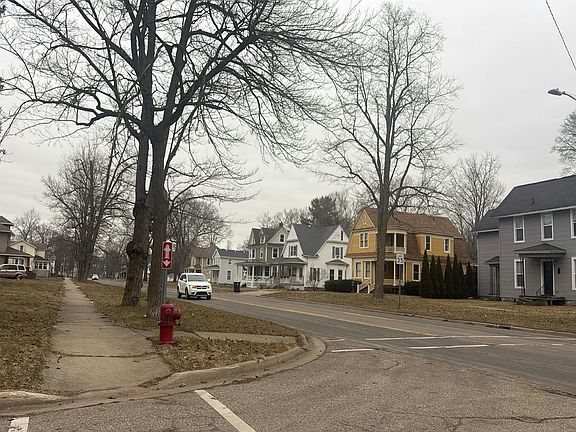 5th image of 610 N Main St